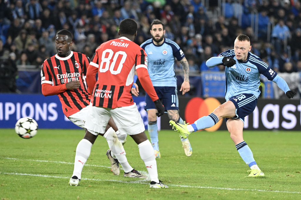 futbal_slovan_ac milano_TASR - Pavel Neubauer.jpg