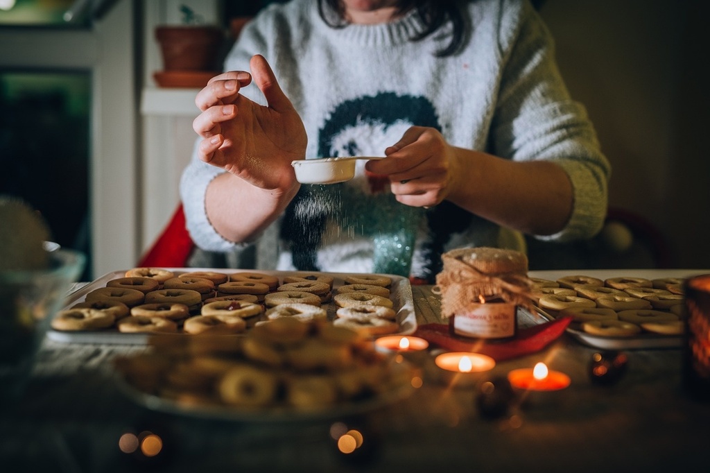 christmas-5850470_1280_PIXABAY_HelenJank.jpg