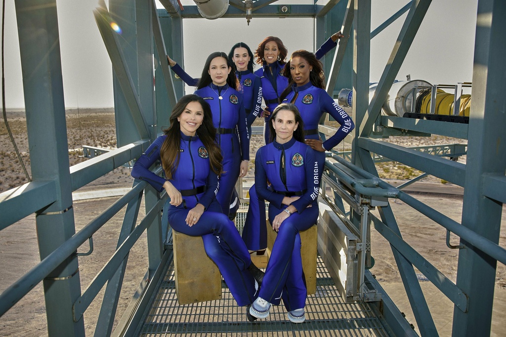 Katy Perry_blue origin_TASR_AP.jpg