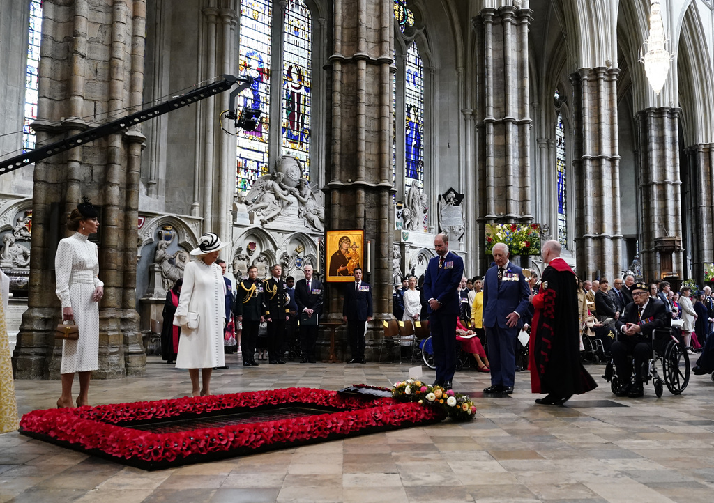 Britain_Royals_VE_Day350276128295.jpg