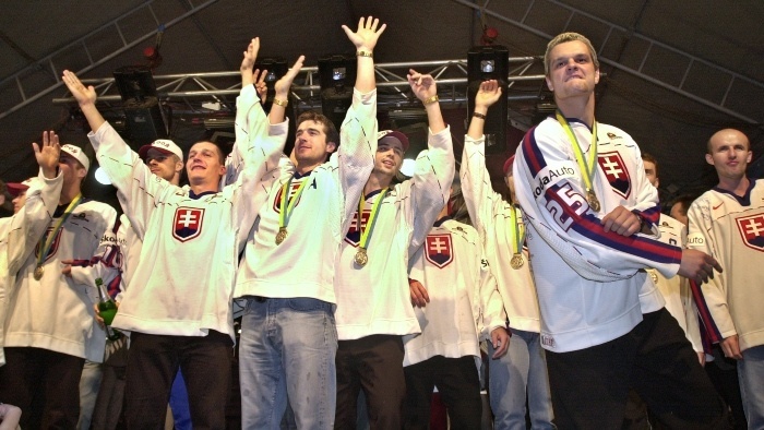 hokej_MS_Petrohrad_rok 2000_TASR - Ivan Majerský (1).jpg