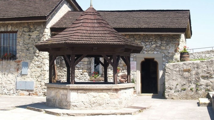 studna-lasky_trencianskyyhrad.sk .jpg