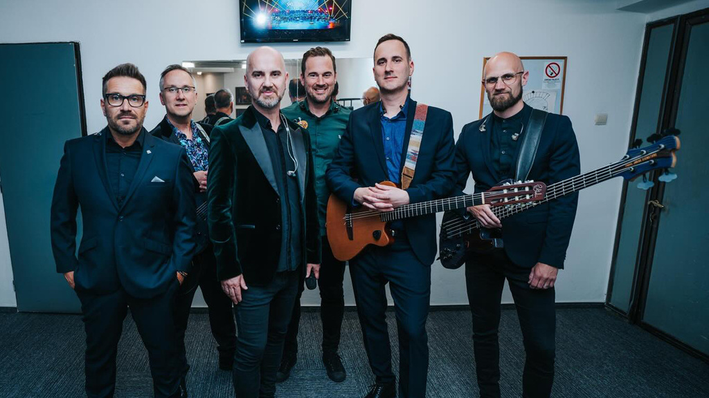 No Name TOUR