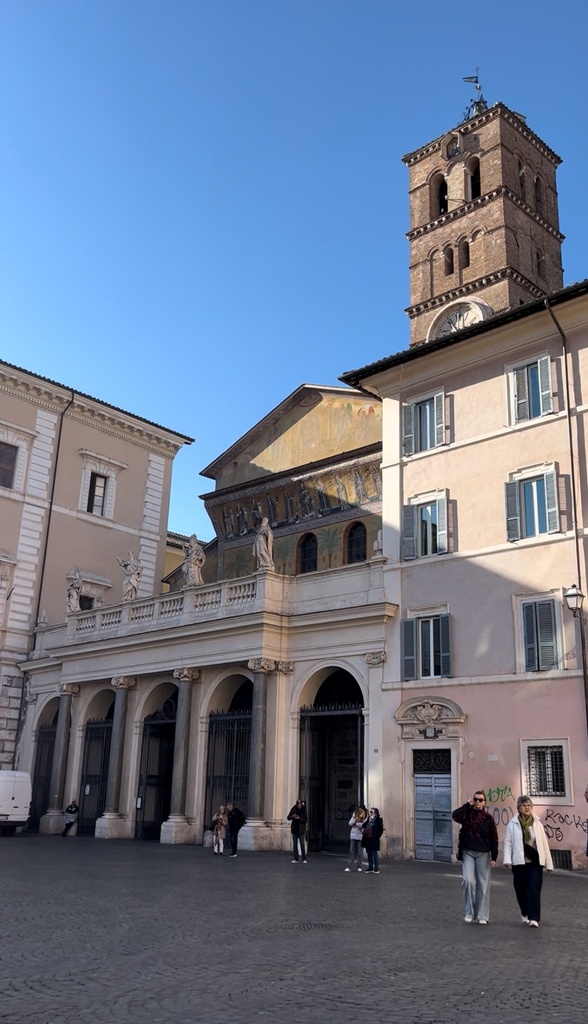 Basilica di Santa Maria in Trastevere_foto Monika Domovcová.jpg