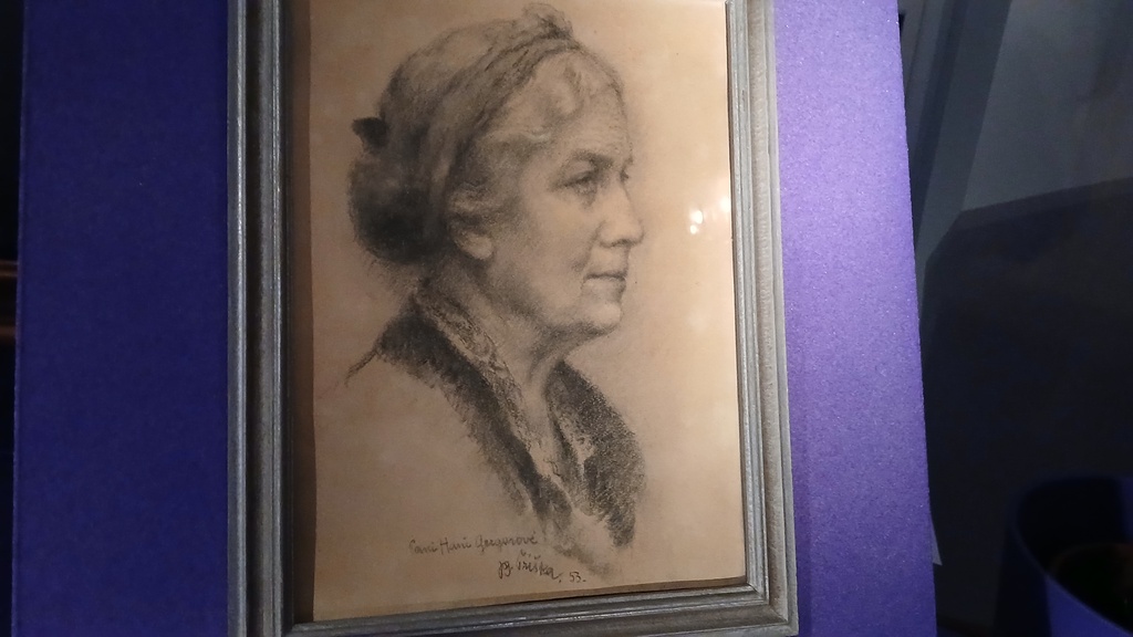 Salón Hany Gregorovej. Stal sa útočiskom pre chudobných umelcov.jpg