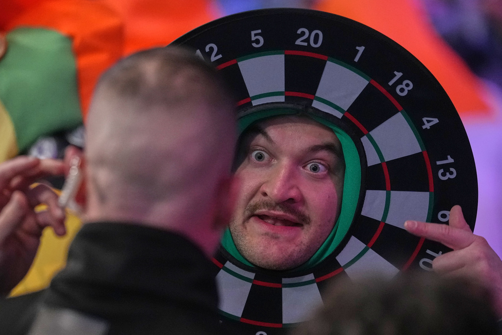 Britain_World_Darts949323183051_TASR.jpg