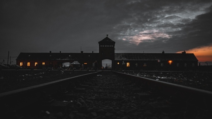 auschwitz_pixabay_Infinity-Pixels.jpg