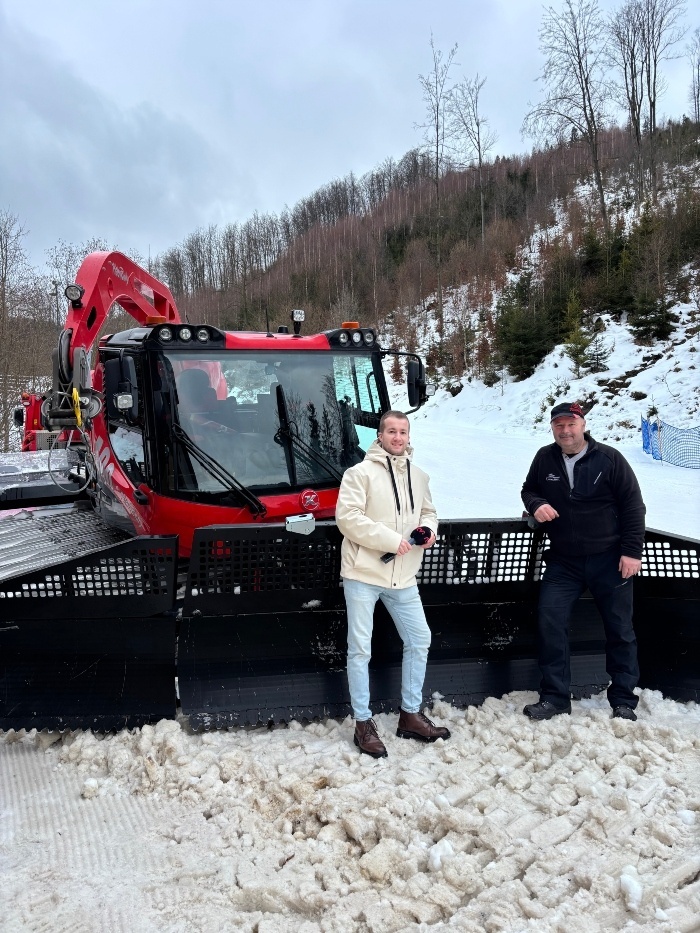 Karol Poláček – Snehmajster v lyžiarskom stredisku Veľká Rača Oščadnica_700.jpg
