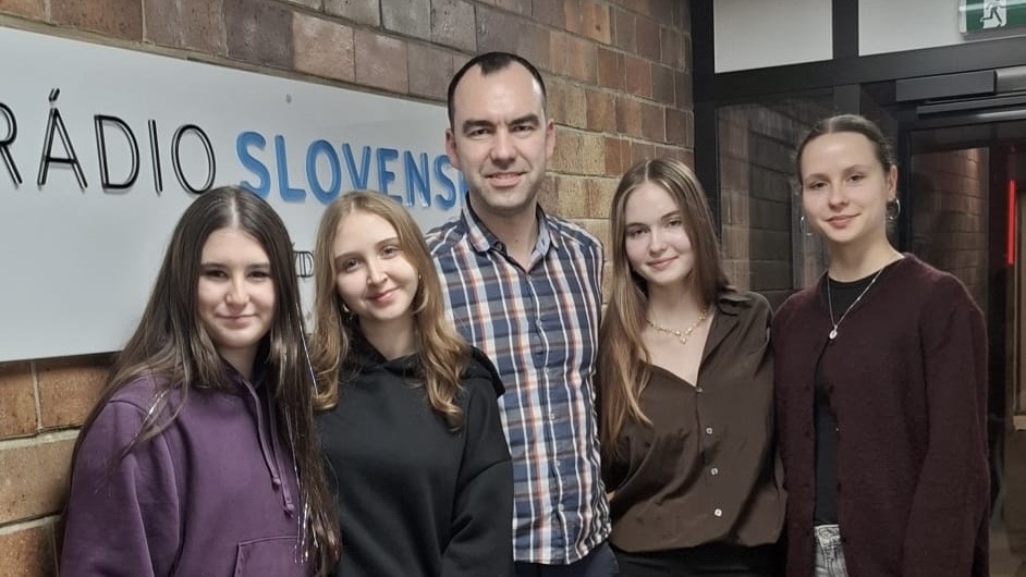 260305_RS_DRS_RichardDedek_Študentky z Lýcea C. S. Lewisa.jpg