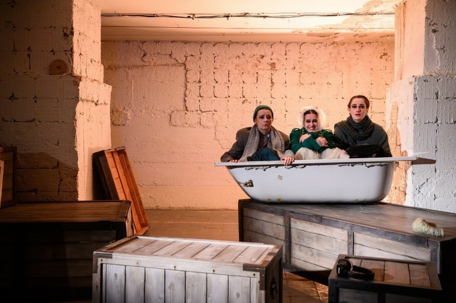 tri sestry_Divadlo DPOH_FOTO Robert Tappert.jpg