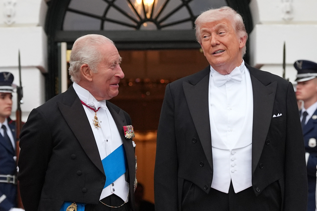 APTOPIX_US_Britain_Royal_Visit_Trump299824212113.jpg