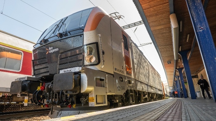 leo express-2-TASR - Martin Baumann.jpg