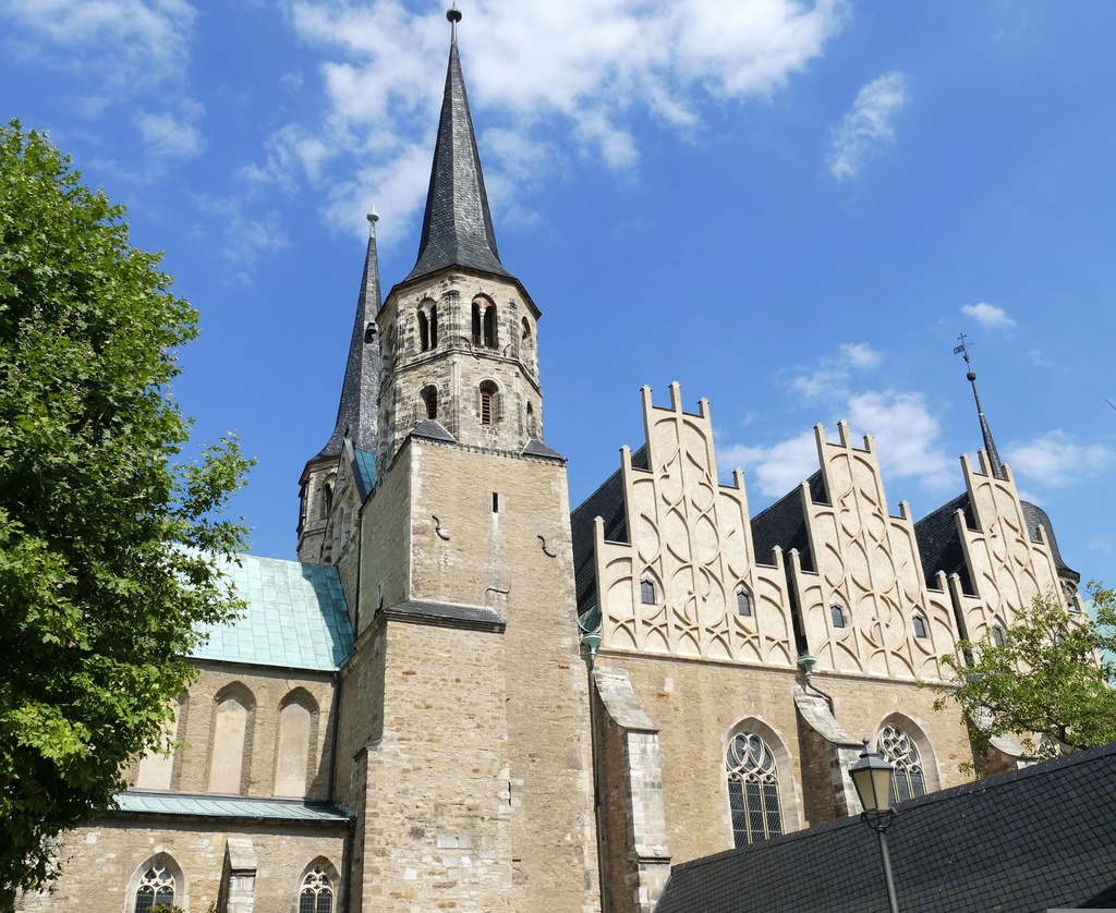 falco-merseburg-4439599_PIXABAY_falco.jpg