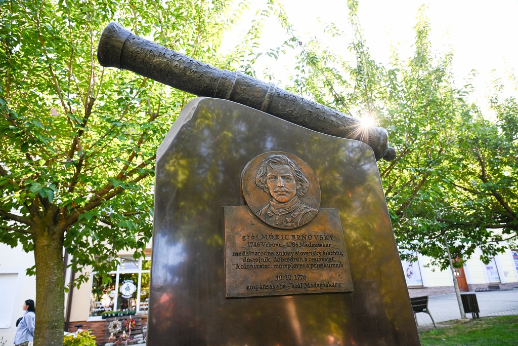 moric benovsky_pamatnik_TASR - Martin Medňanský.jpg
