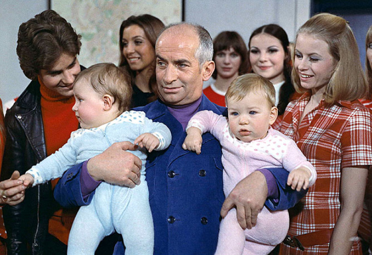 Ochráni ženský súbor pred mužmi? Louis de Funés v klasickej hudobnej komédii