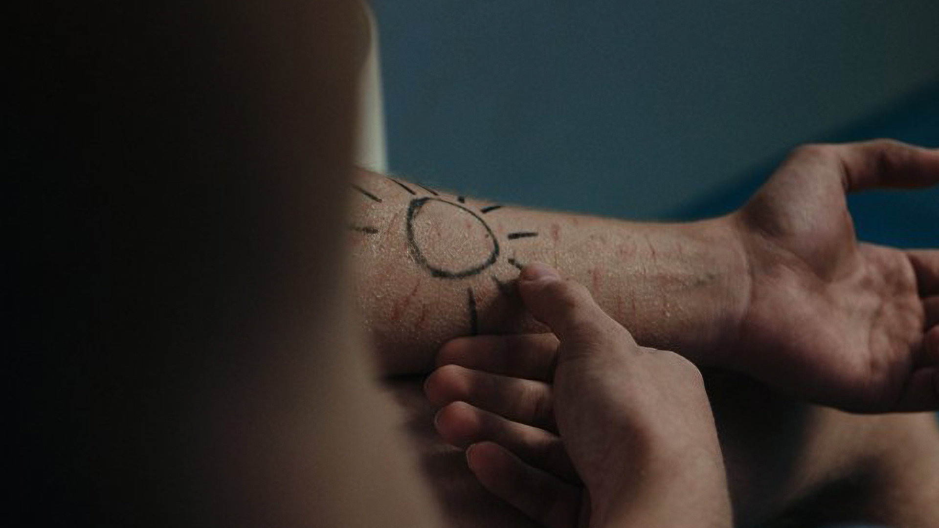 Film Oči plné piesku zanechá silný dojem. Sledujte príbeh o ťažkom dospievaní