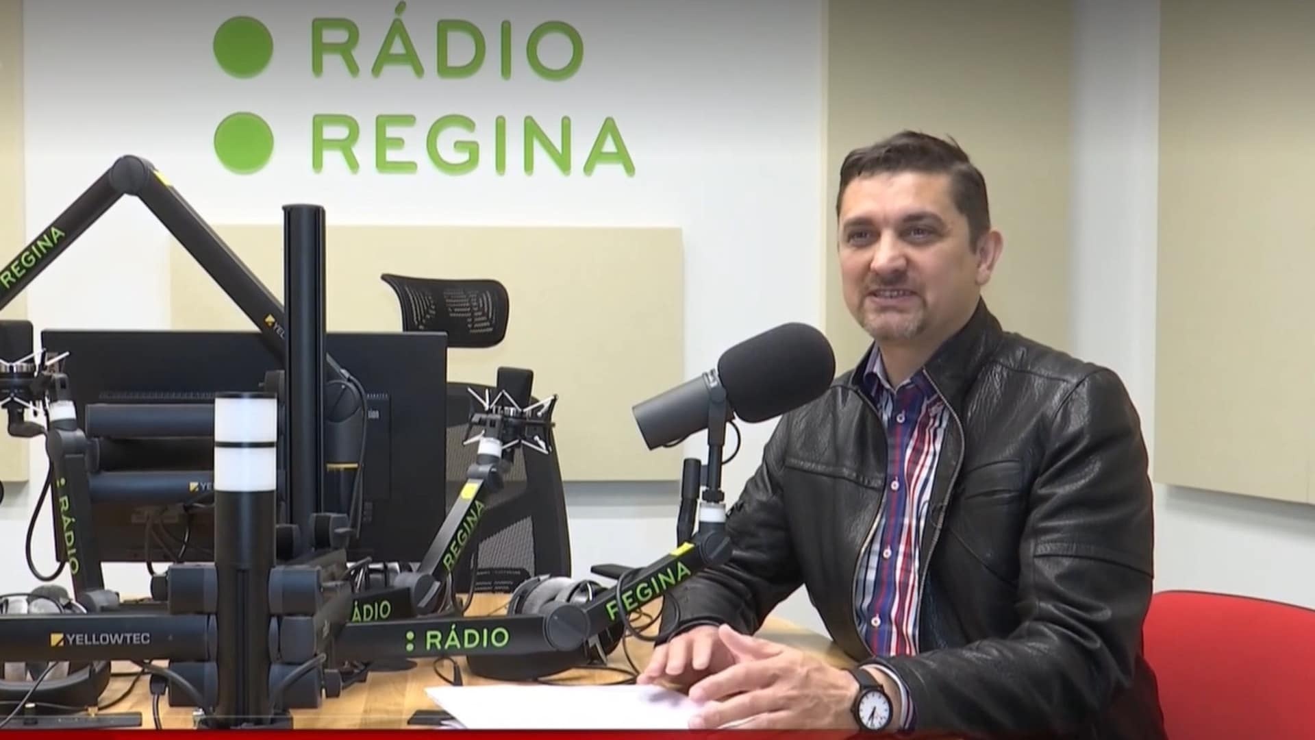 Viete, čo vyštudoval moderátor Rádia Regina Martin Jurčo? V relácii Peniaze všetkých prekvapil