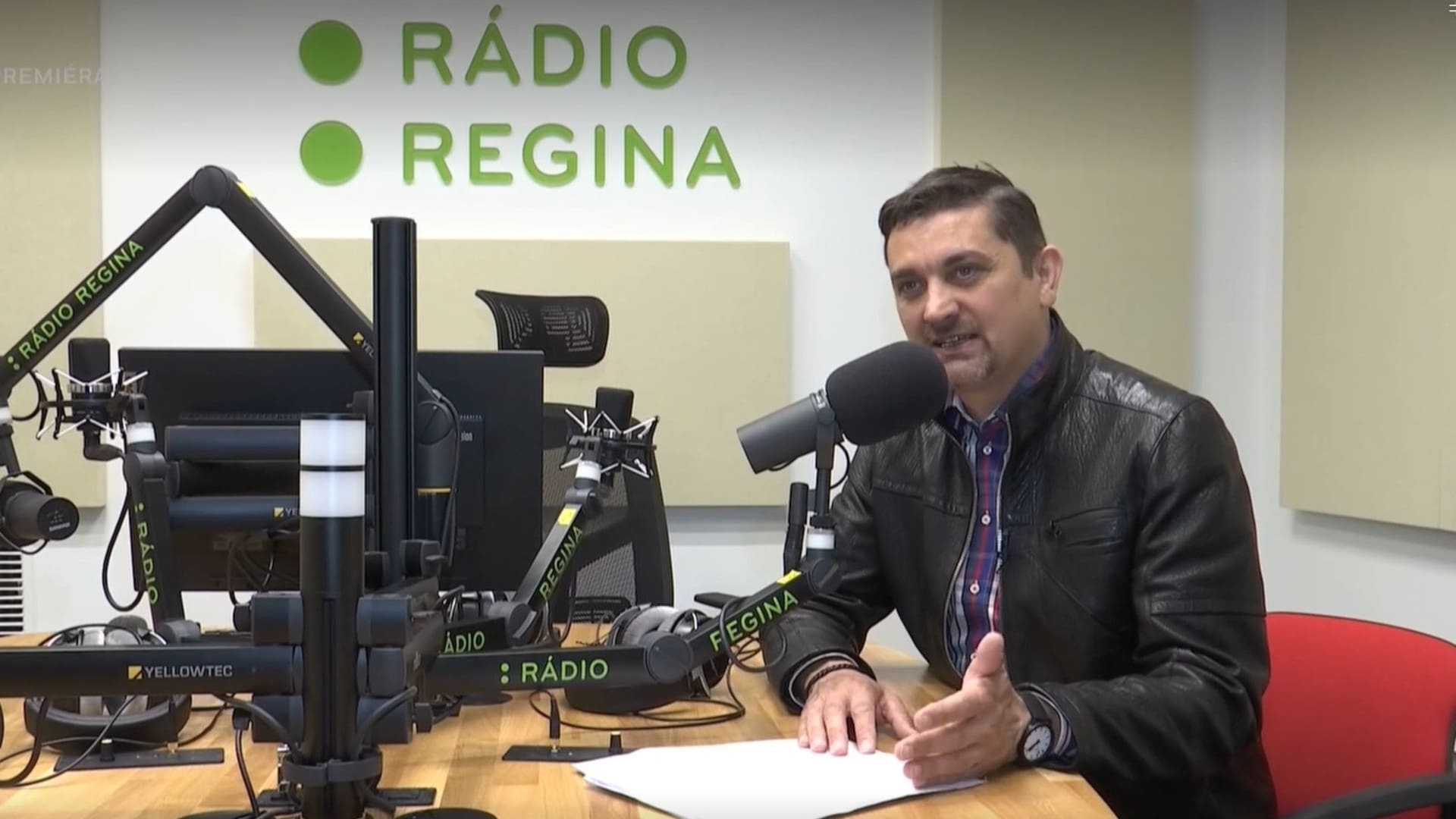 moderátor-Rádio-Regina-Západ-Martin-Jurčo-štúdio-Slovenský-rozhlas