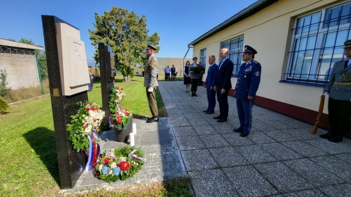 letci_pamattnik_piestany_sklenar_MOSR.jpeg