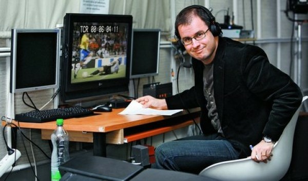 Marcel Merčiak pri komentovaní záznamu. Zdroj Miro Miklas