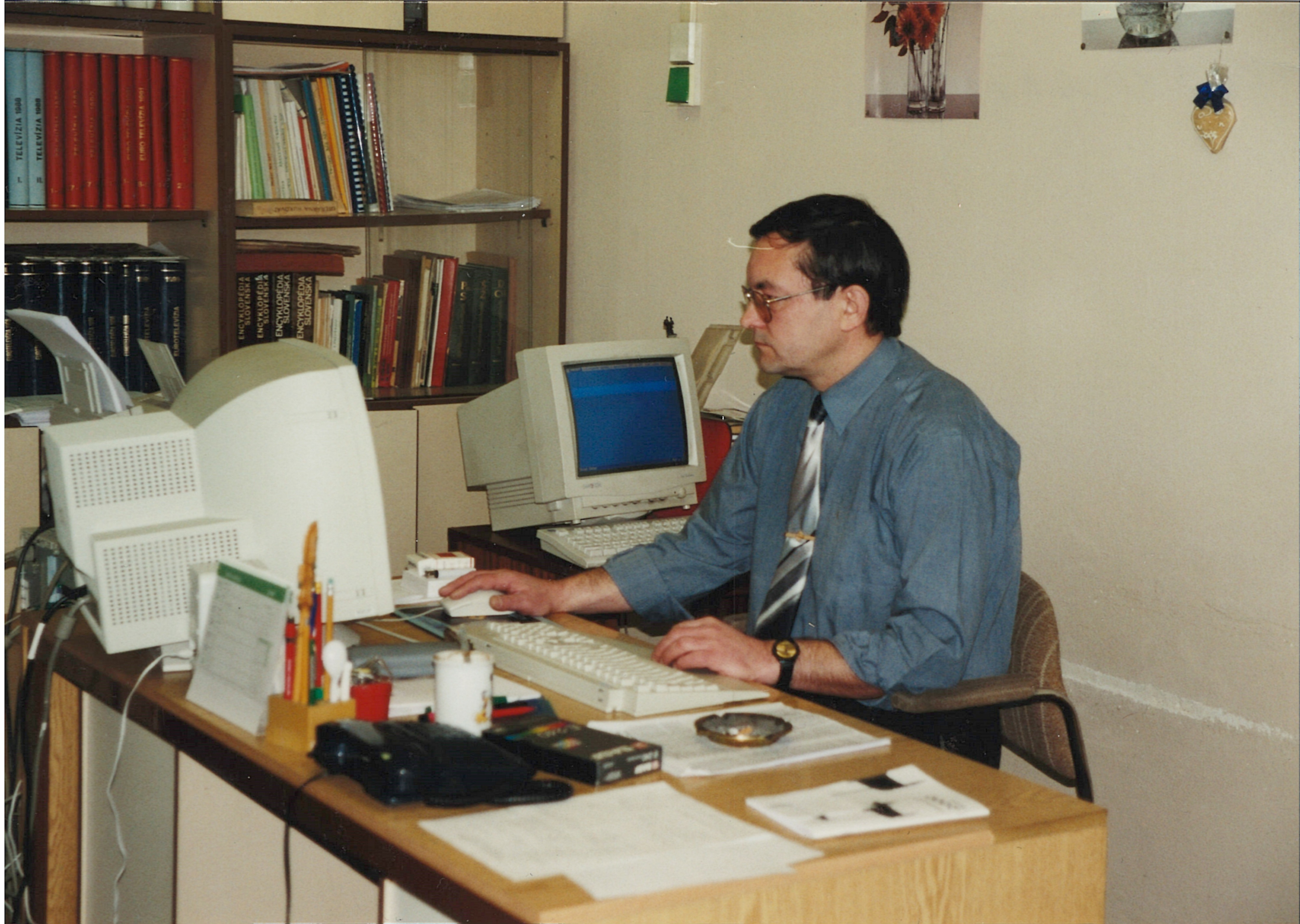 Antonič Milan 2000 - február - kancelária (1).jpg