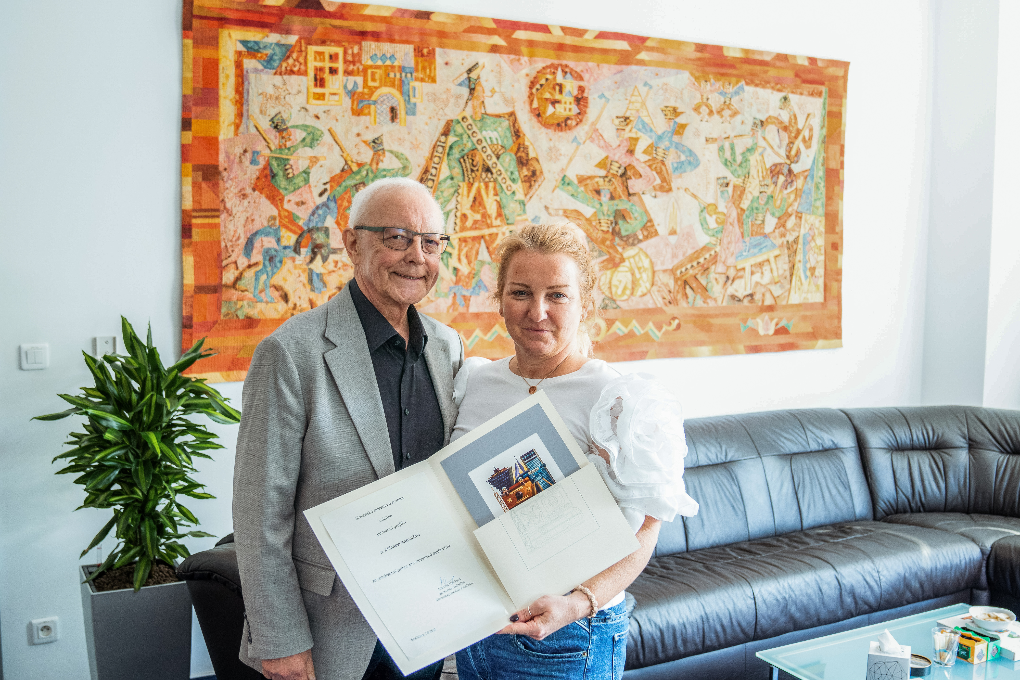 Muž, ktorý zachránil archív Slovenskej televízie. Milan Antonič oslavuje 75 rokov