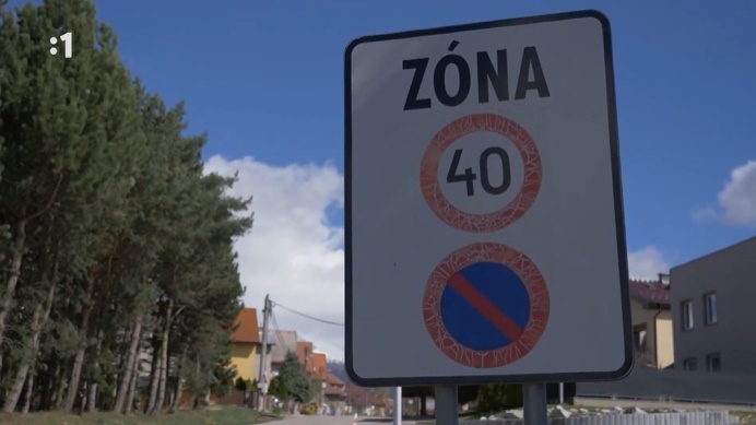 na cesta obcan za dverami-_poruba-STVR