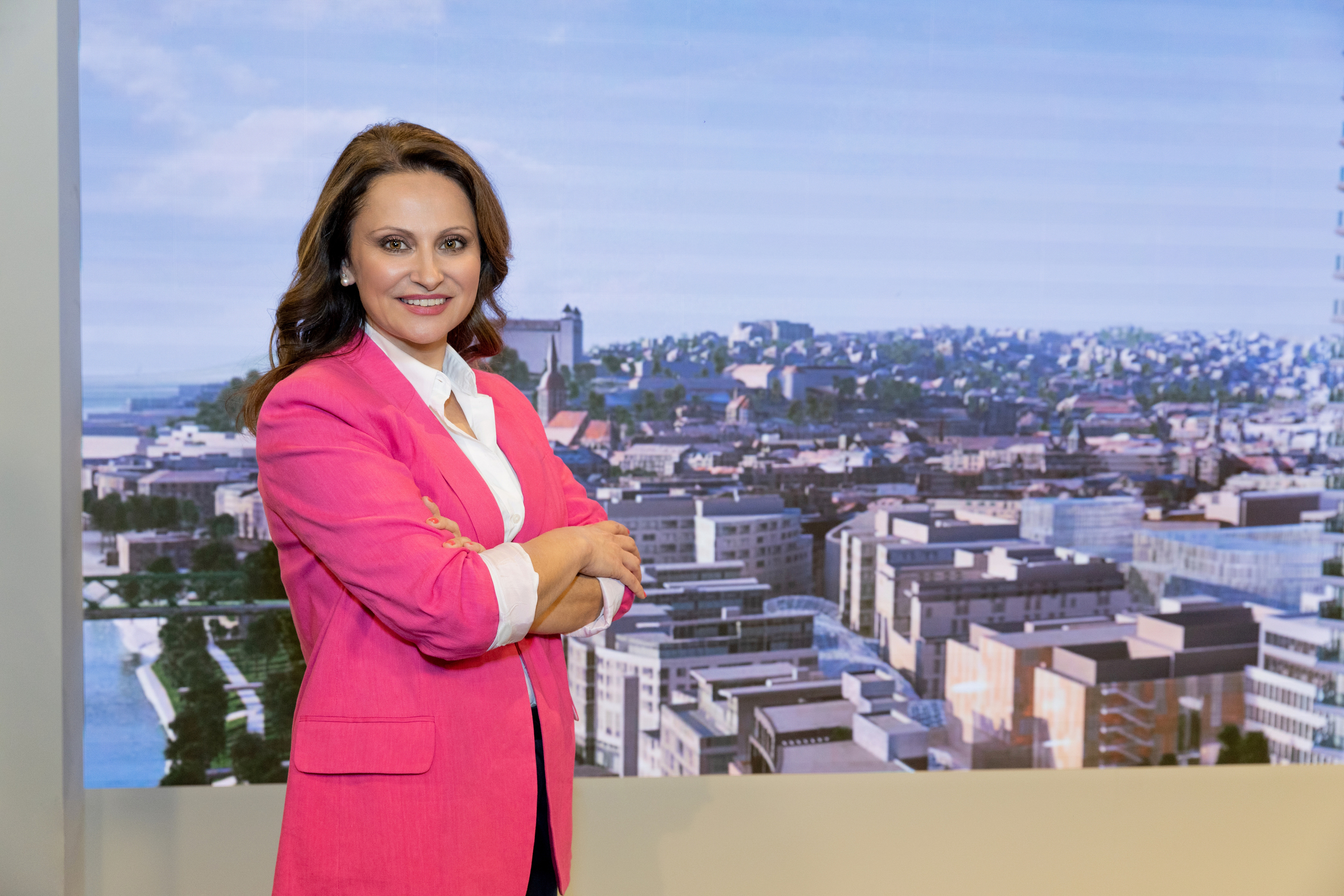 na Helena-Tomková-moderátorka-relácie-Peniaze