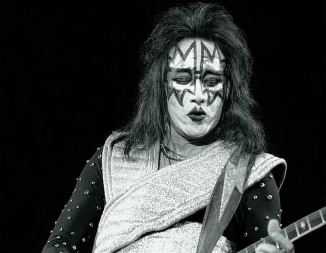 Zomrel Space Ace Frehley, legenda KISS prišla o mimozemšťana