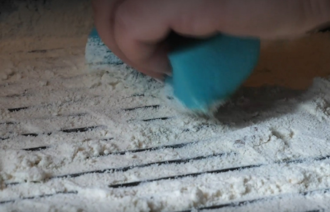 DK-panvica-čistenie-múka-hubka-STVR