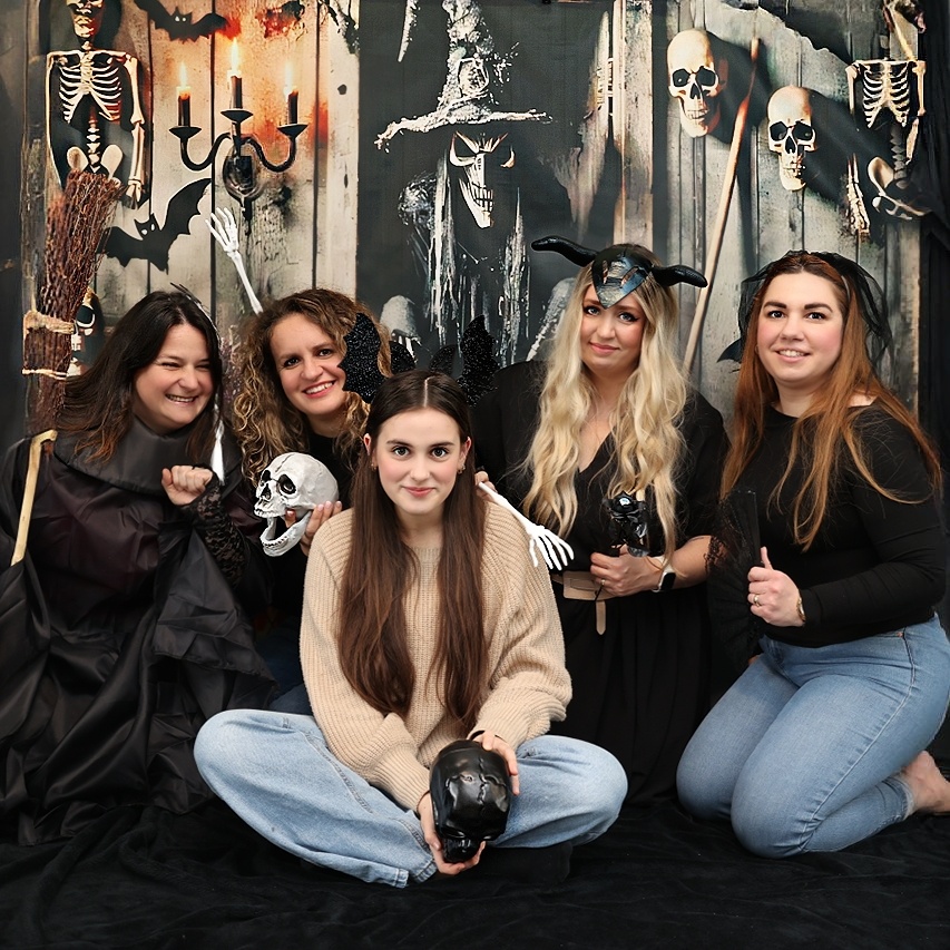 Pečie celé Slovensko, Lenka, Zuzka, Eliška, Simi, Gabika a Stanka.jpg