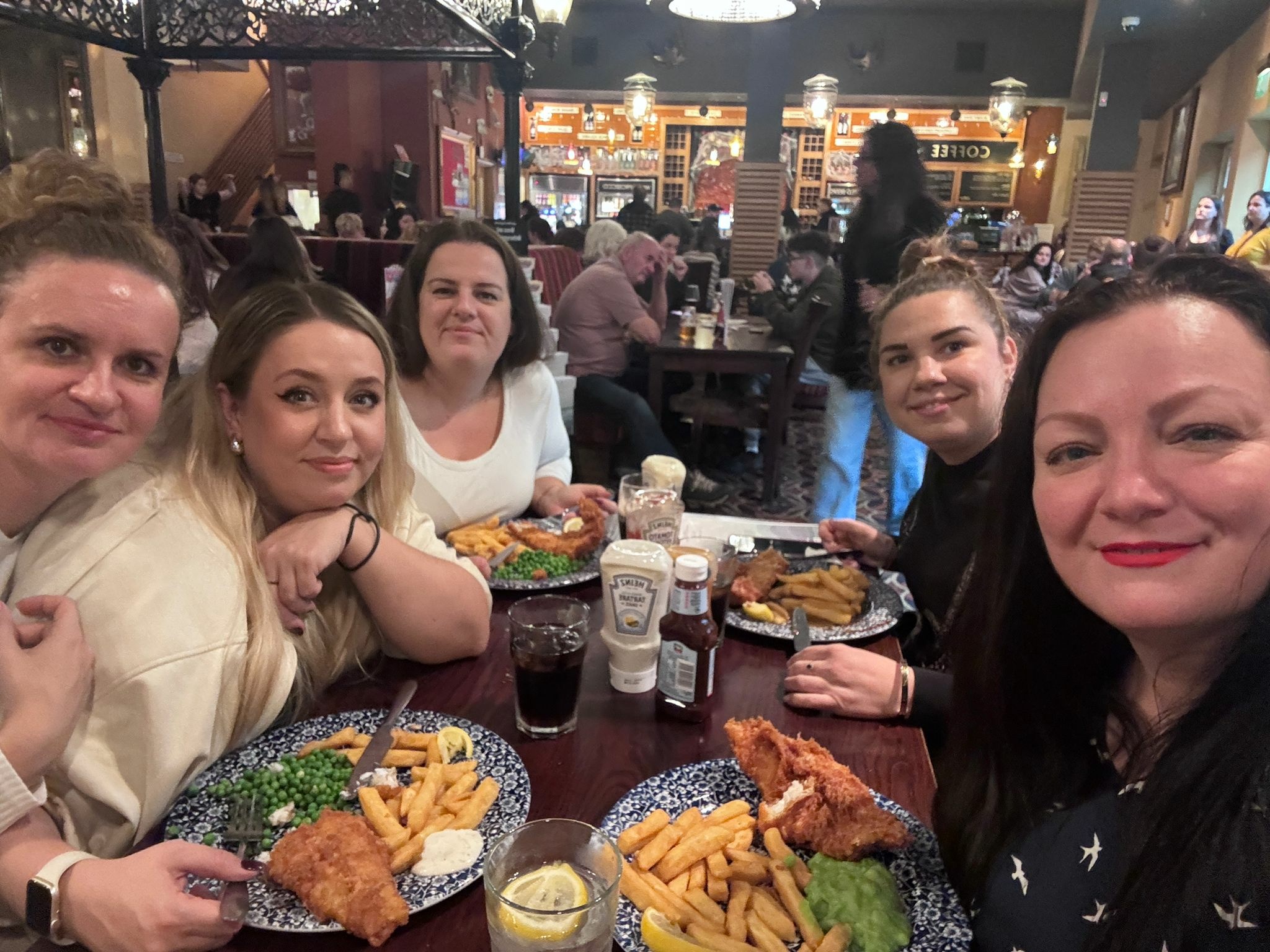 Pečie celé Slovensko, Lenka, Zuzka, Eliška, Simi, Gabika a Stanka