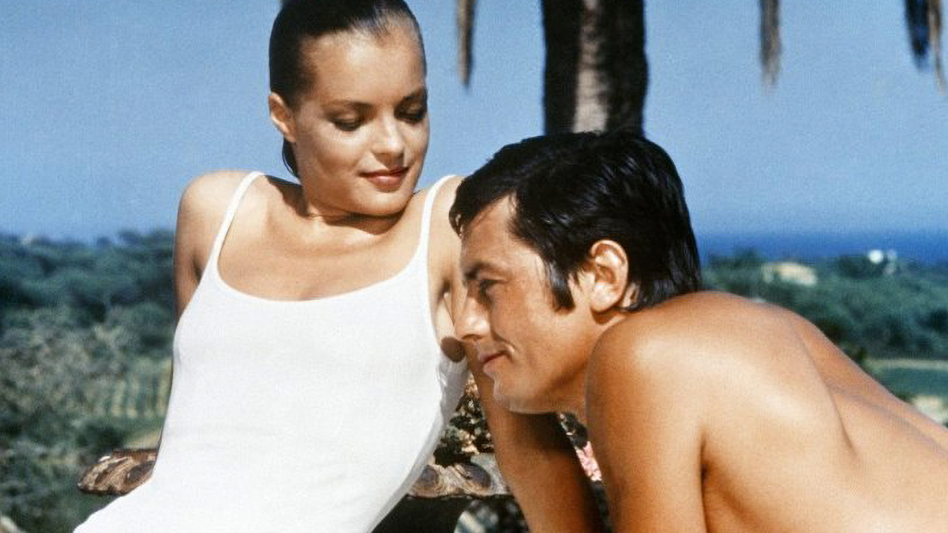 Opustil ju, ale zomieral s jej menom na perách. Alain a Romy v škandalóznom filme Bazén