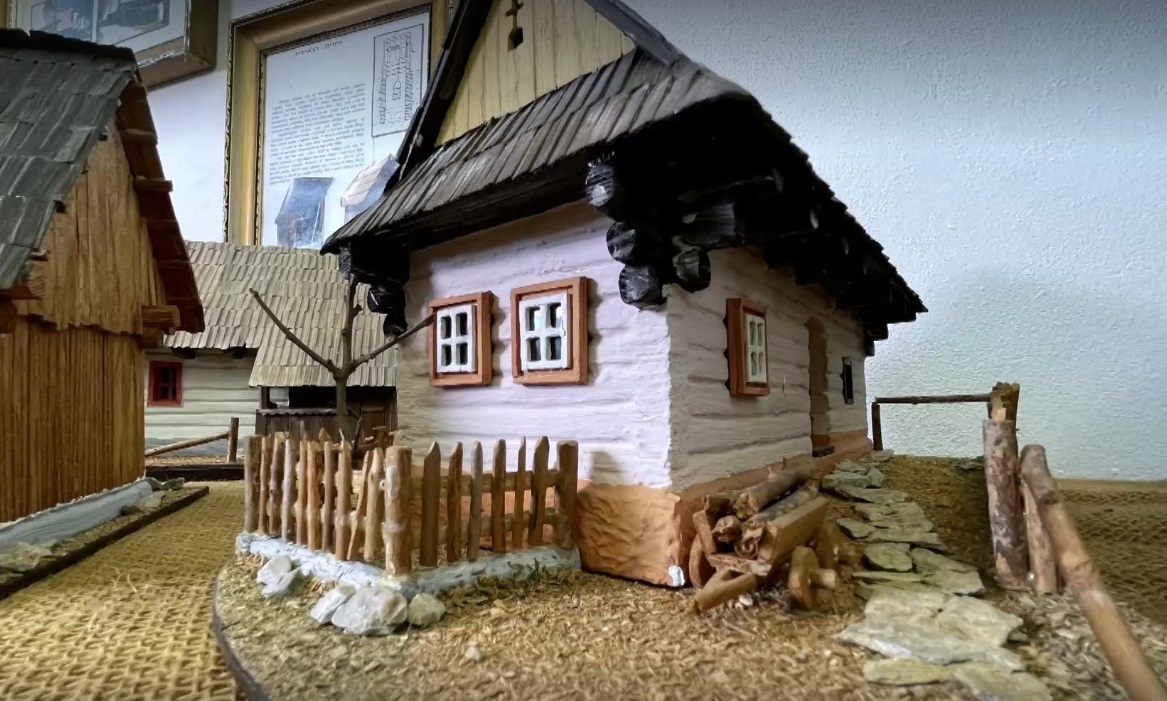 chalupa-model-Nemecká-Slovensko-v-obrazoch-STVR