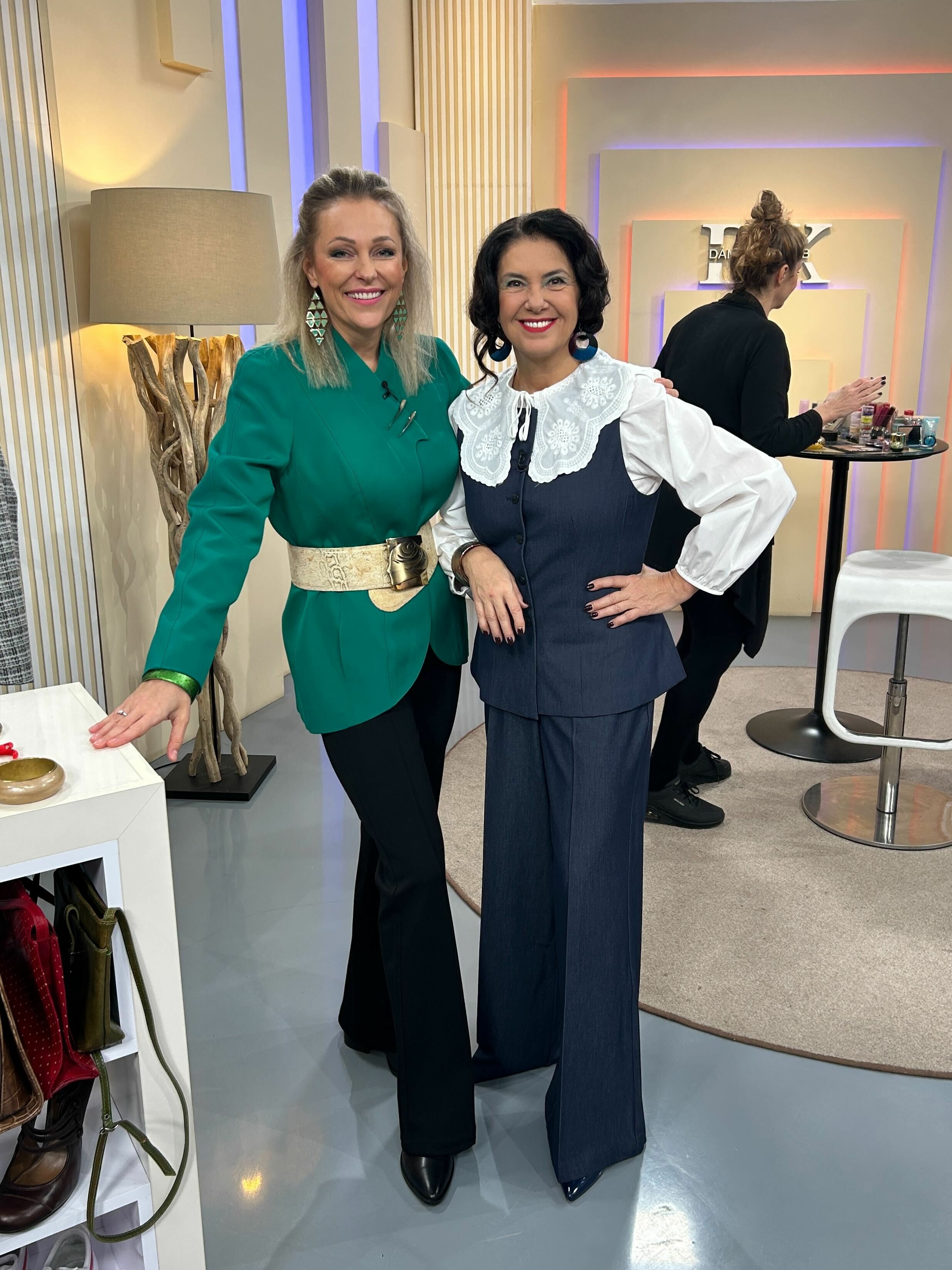 Iveta-Malachovská-a-Andrea-Chabroňová-špeciálny-dámsky-klub-nežná-revolúcia