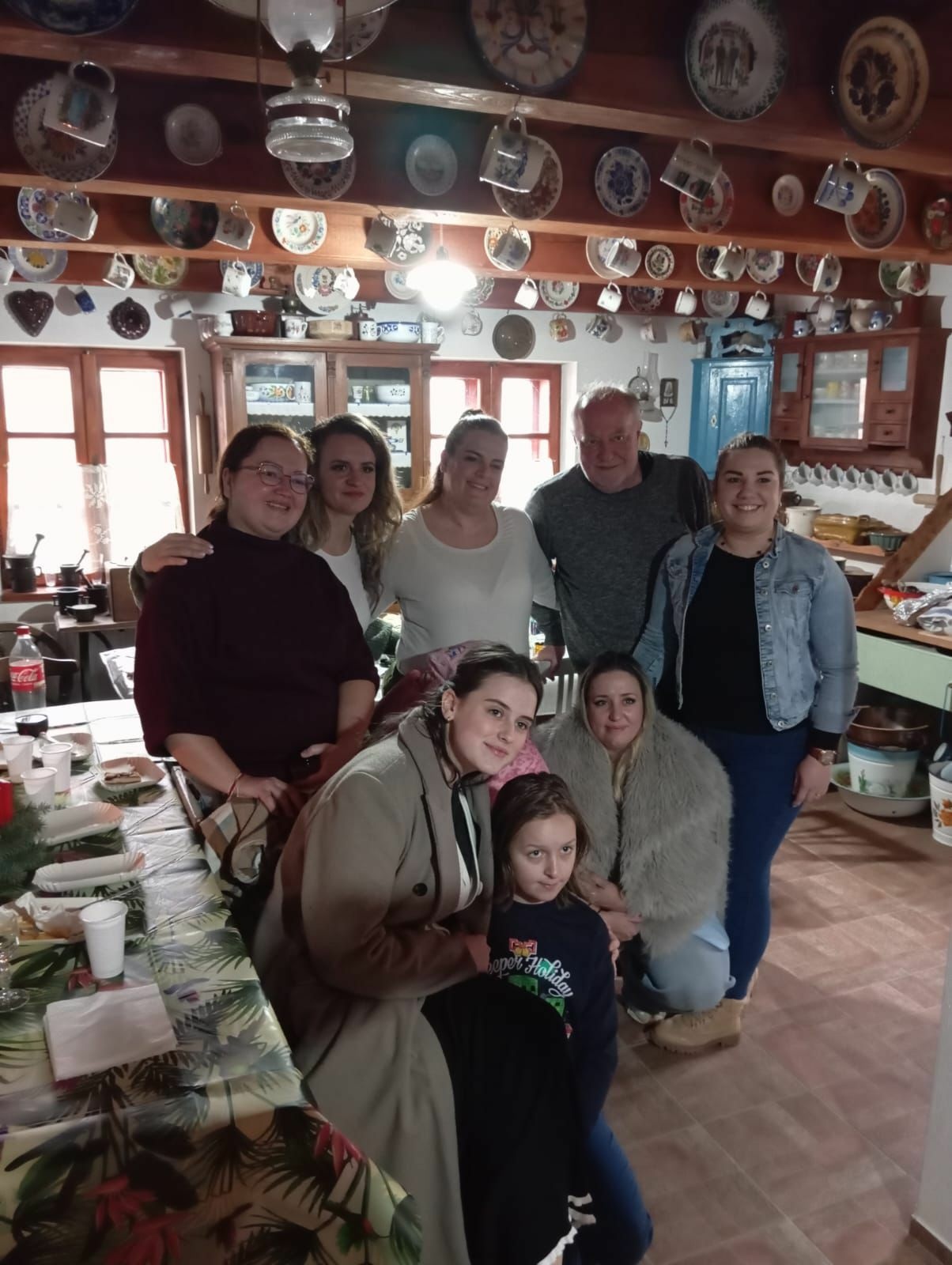 Pečie-celé-Slovensko-5-súťažiaci-spolu-von