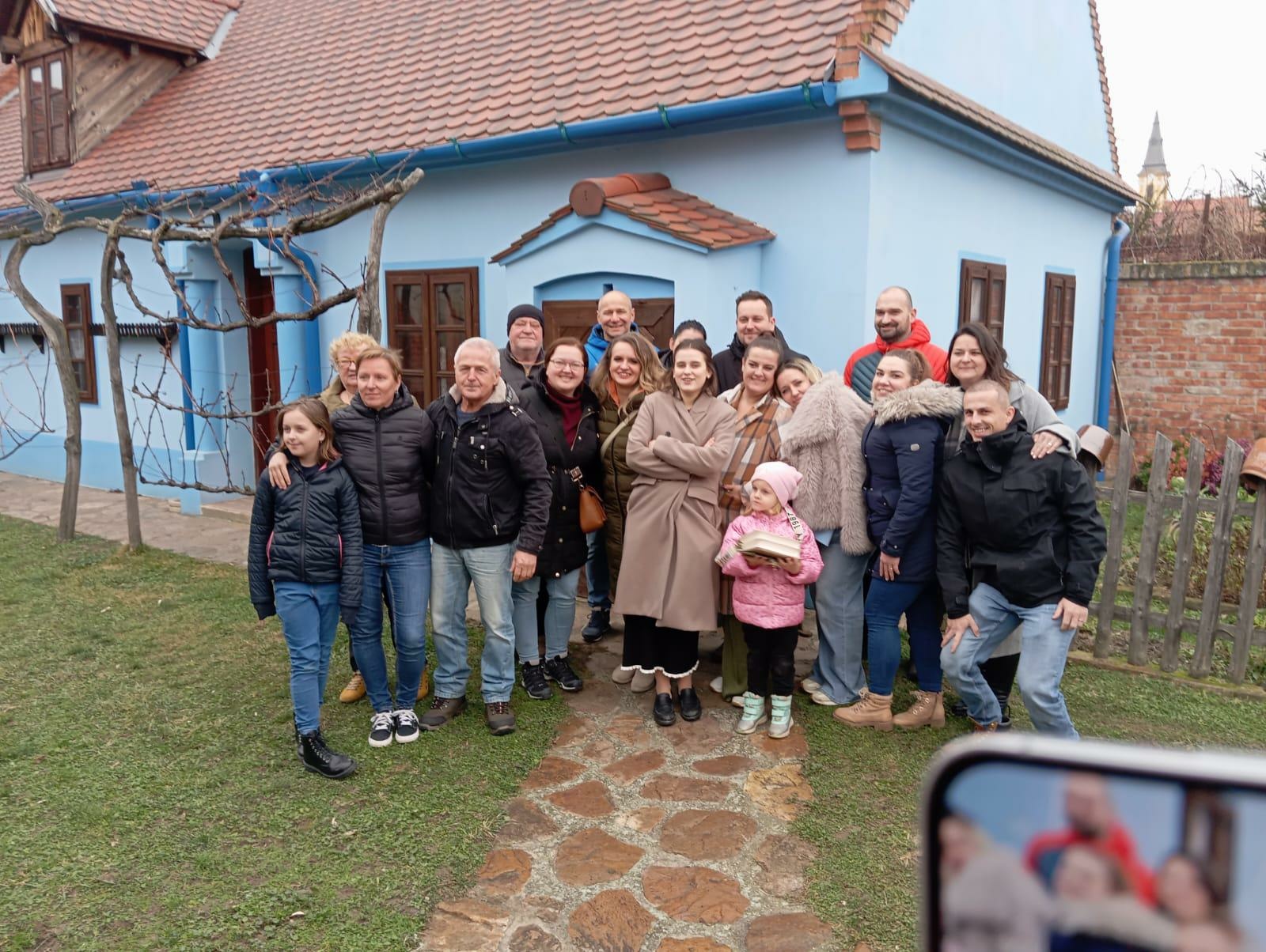 Pečie-celé-Slovensko-5-súťažiaci-spolu-von