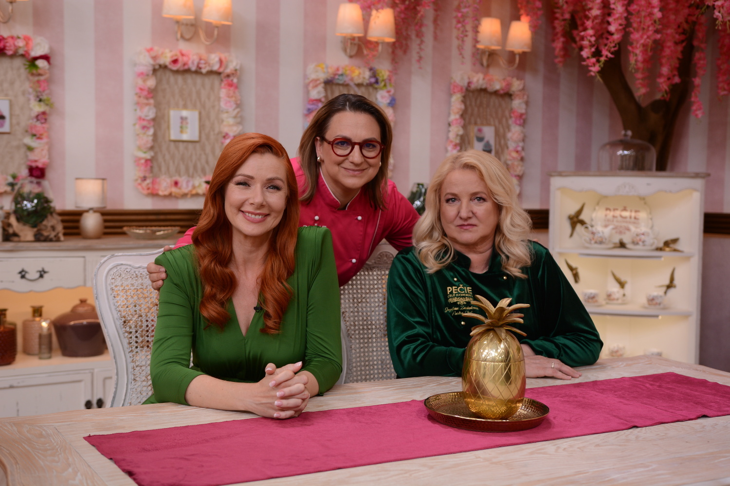 Petra v nádherných šatách, Jožka v zamate. Finále Pečie celé Slovensko bolo elegantné aj hravé