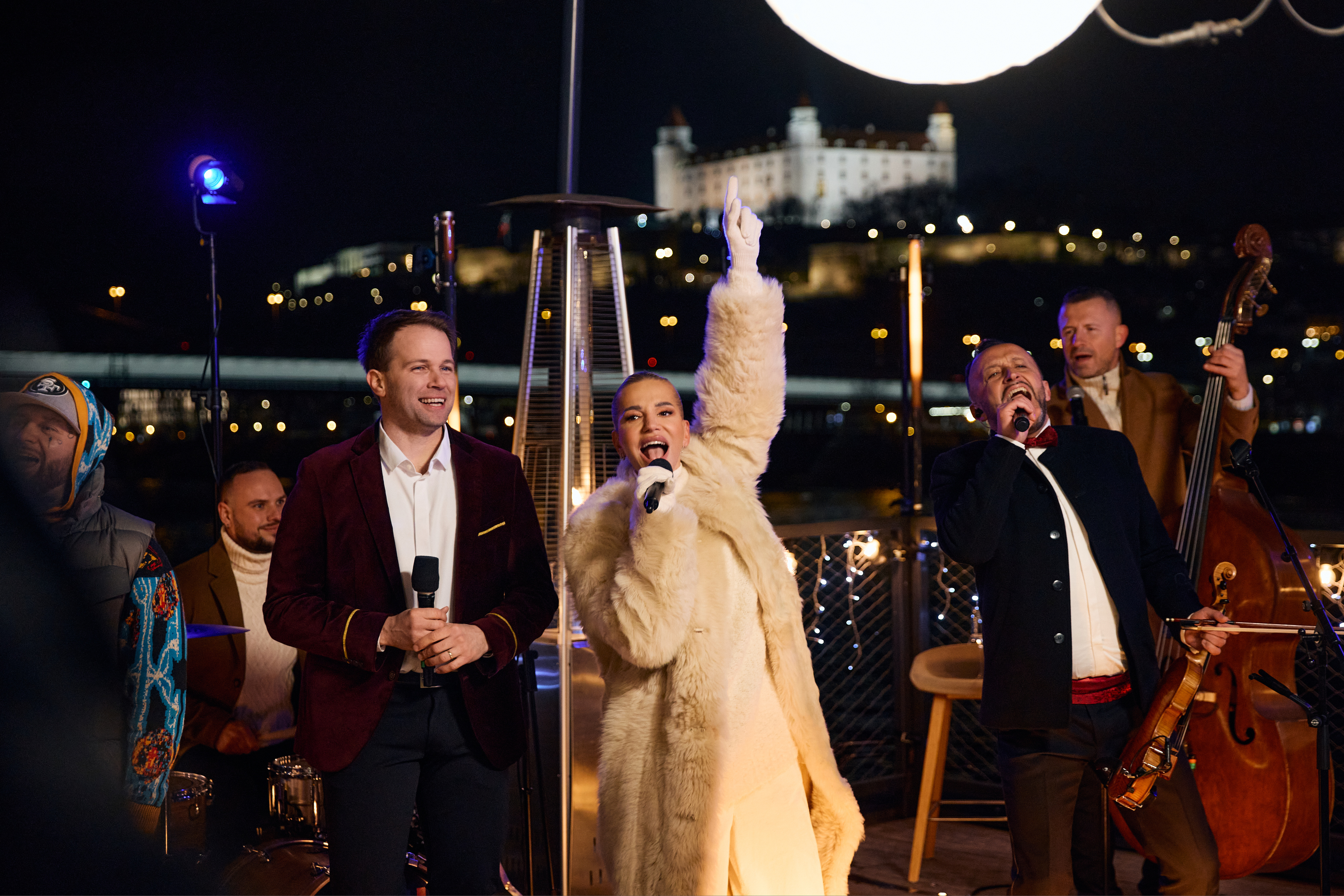 Čo prinesie Silvester a Nový rok? Úžasné premiéry či zábavu s Kandráčovcami a Darou Rolins