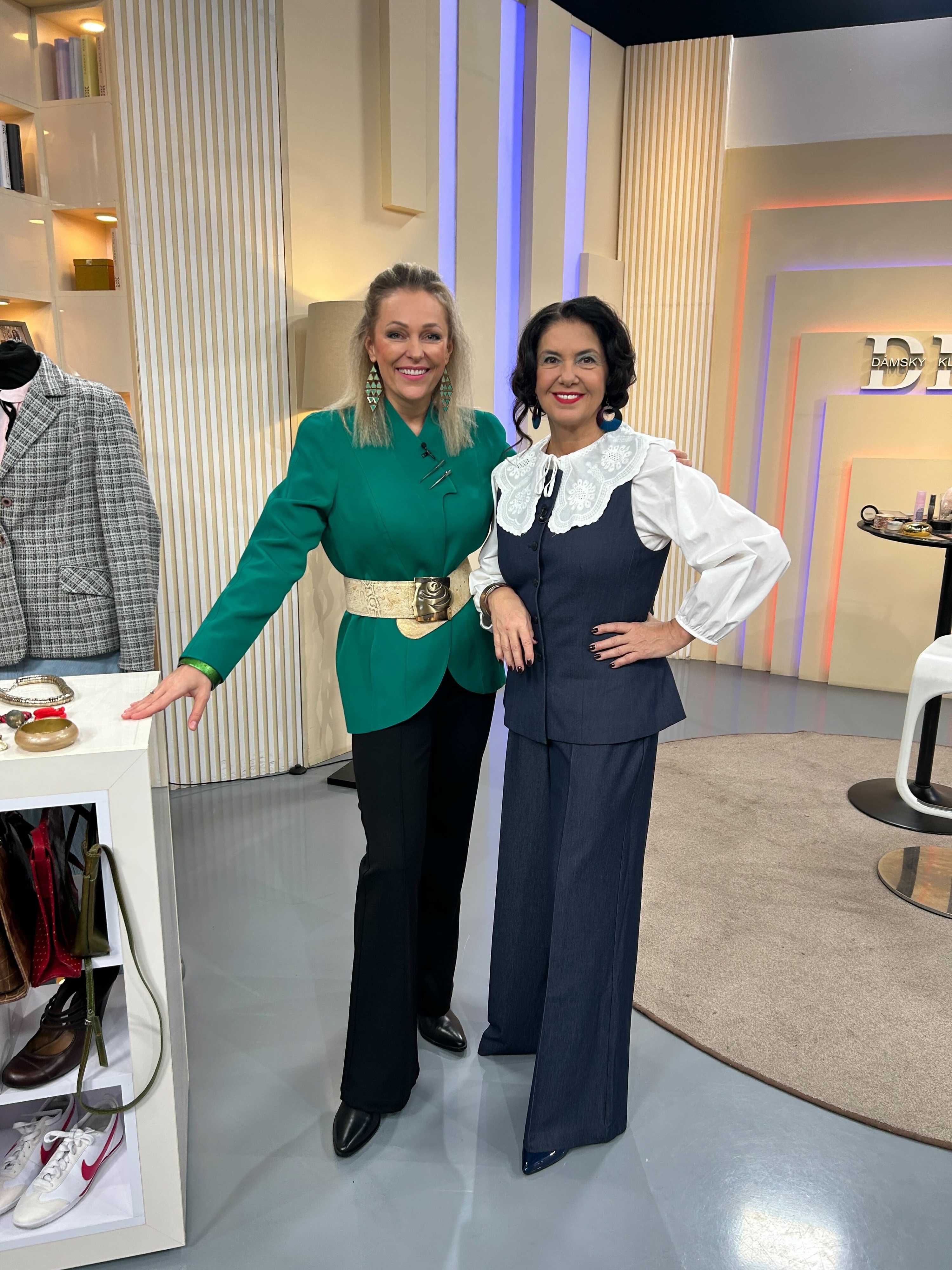 Iveta-Malachovská-a-Andrea-Chabroňová-špeciálny-dámsky-klub-nežná-revolúcia