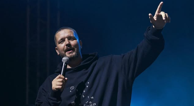 Slovensko zasiahla smutná správa. Známy moderátor Osťo podľahol vážnemu ochoreniu