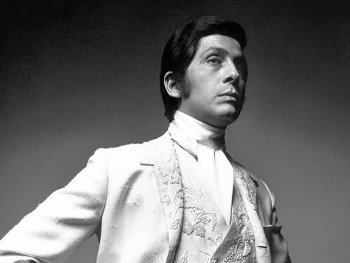 Vo veku 93 rokov zomrel slávny módny návrhár Valentino Garavani