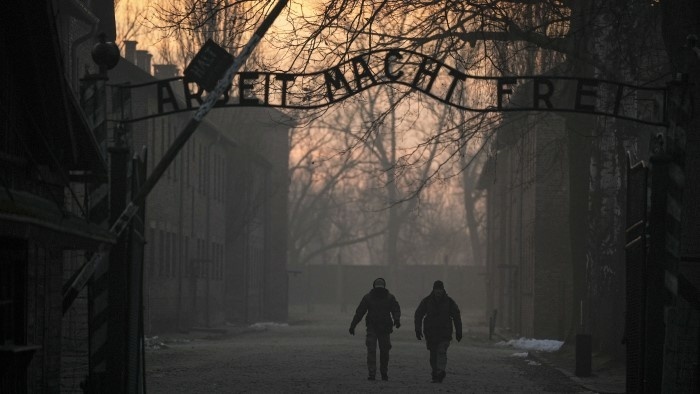 Oslobodenie80_V tábore Auschwitz-Birkenau sa začali pietne akty_TASR.jpg