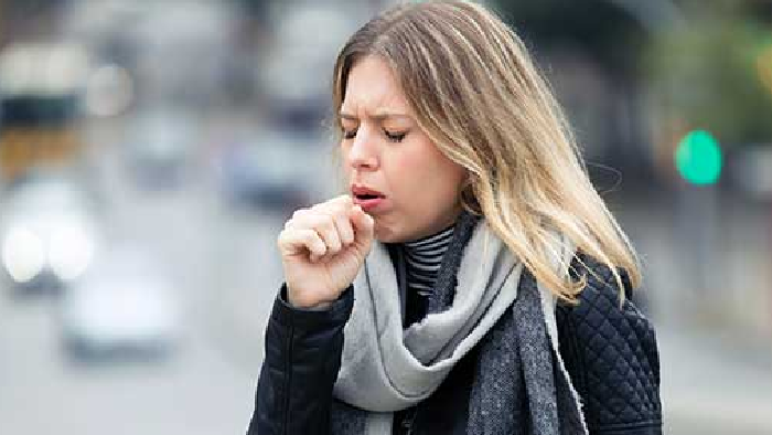 Kedy sa kašeľ považuje za problémový a potrebujete lekára? Zima prináša aj dlhodobé problémy