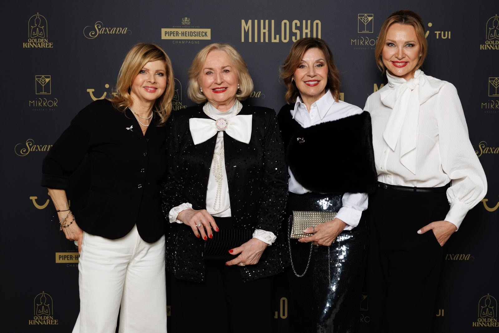 Takto pokope ich často nevidieť. Štvorica moderátoriek STVR zažiarila v čiernobielej