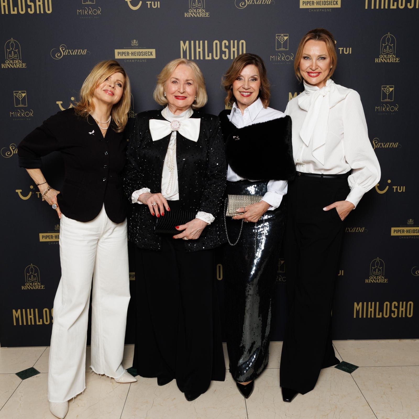 sona-mullerova-ada-strakova-janette-stefankova-a-alena-heribanova-na-modnej-prehliadke