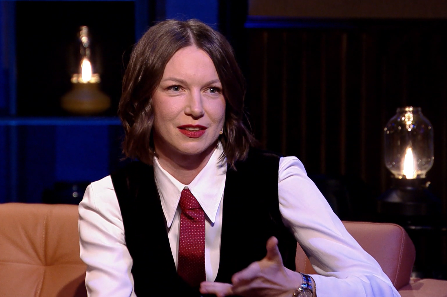 Zuzka Smatanová úprimne. Neviem si predstaviť dnes napísať pieseň Daj ruku do mojej ruky