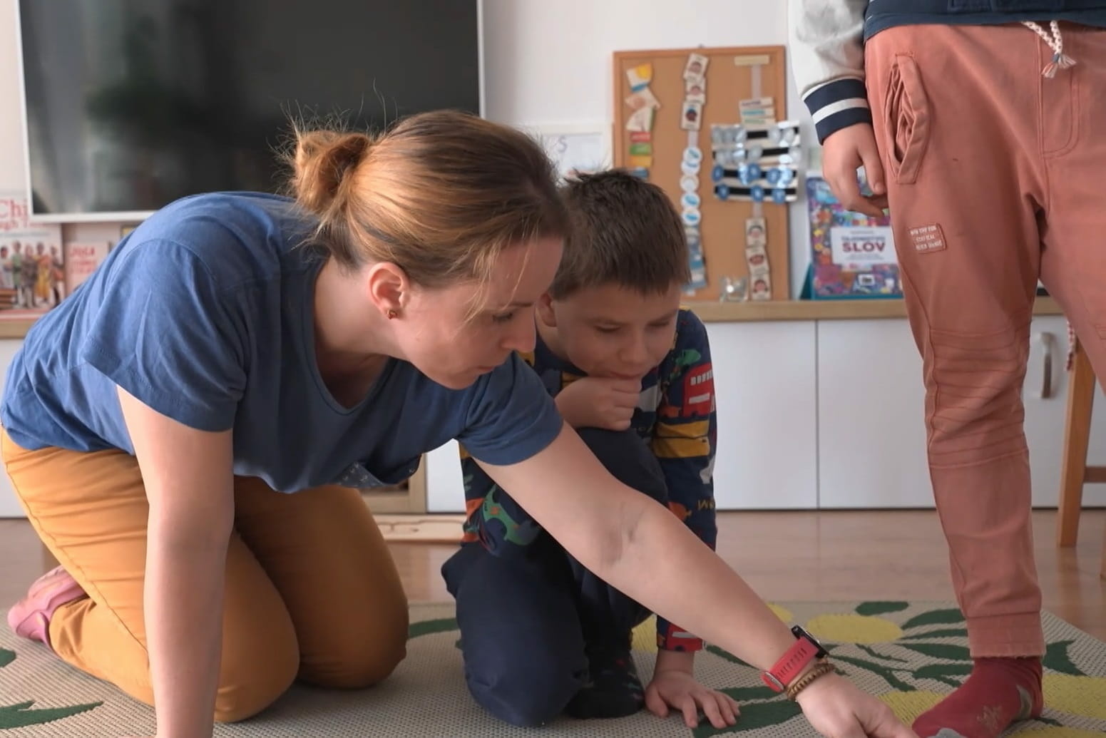 Vyskúšali by ste učiť deti doma, aby nechodili do školy? Pozrite si rodinu, kde to zvládli