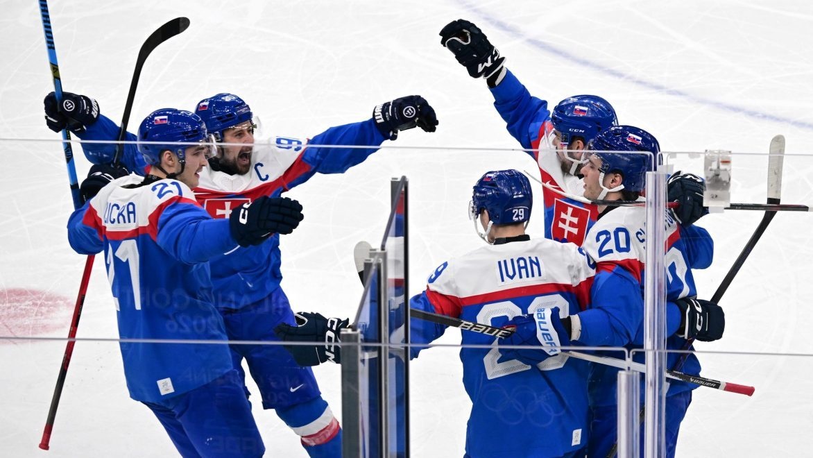 Výnimočná situácia na olympiáde. Hokej, Vlhová aj biatlon naraz. Našli sme riešenie