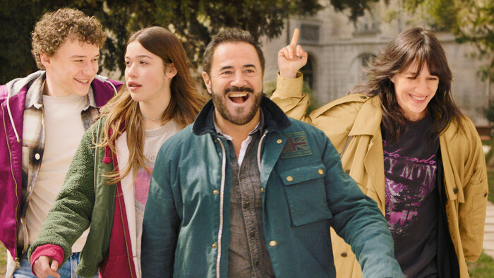 Keď manželka oznámi rozvod, on vymyslí plán, ktorý nik nečakal. Sledujte film My sme Leroyovci